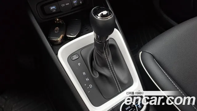 Hyundai Venue — Фото автомобиля 12