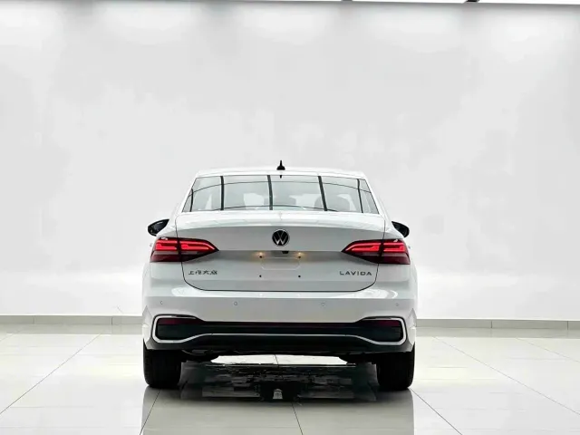 Volkswagen Lavida — Фото автомобиля 3