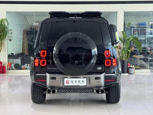 Land Rover Defender — Фото автомобиля 16