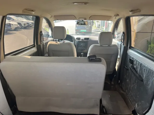 Wuling Hongguang — Фото автомобиля 12