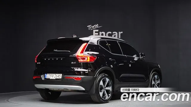 Вольво XC40 B4 Ultimate Bright — Фото автомобиля 2