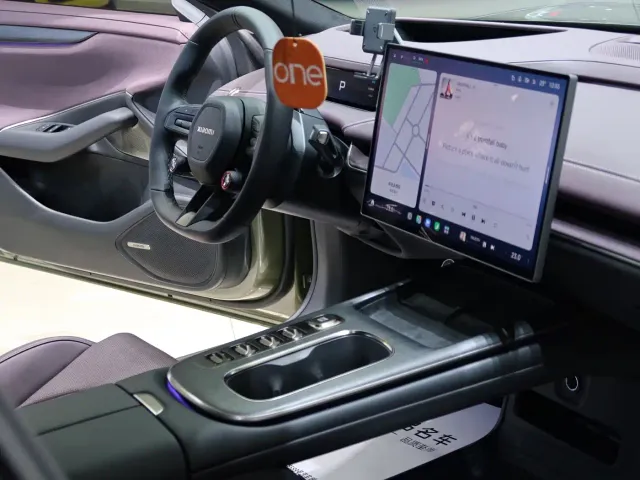 Xiaomi SU7 — Фото автомобиля 12