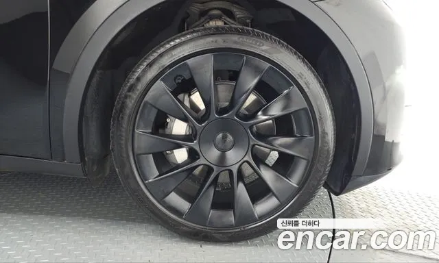 Tesla Model Y — Фото автомобиля 6