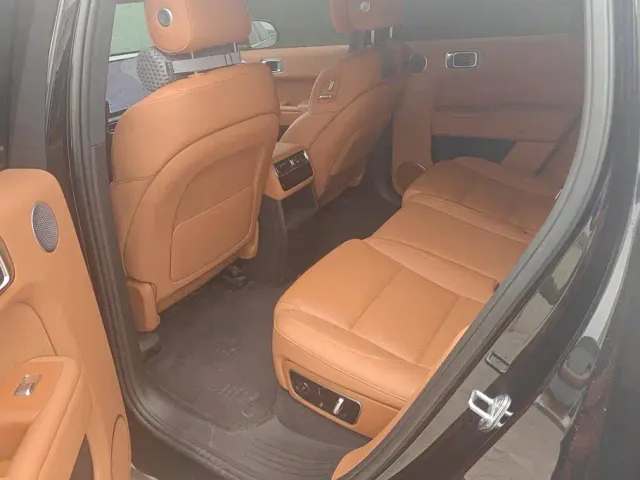 Li Auto L7 — Фото автомобиля 11