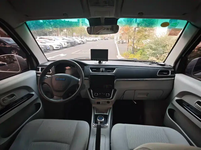 Shineray SRM Xinyuan New Energy Little Sea Lion EV — Фото автомобиля 5