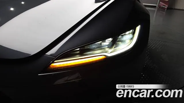 Tesla Model 3 — Фото автомобиля 6