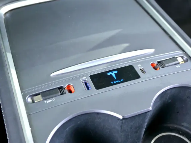 Tesla Model Y — Фото автомобиля 16