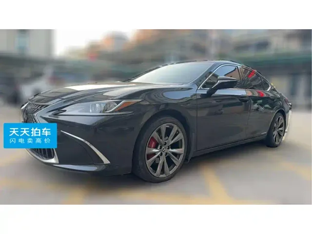 Фотография автомобиля — Lexus ES