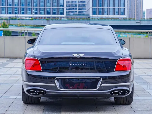Bentley Flying Spur — Фото автомобиля 5