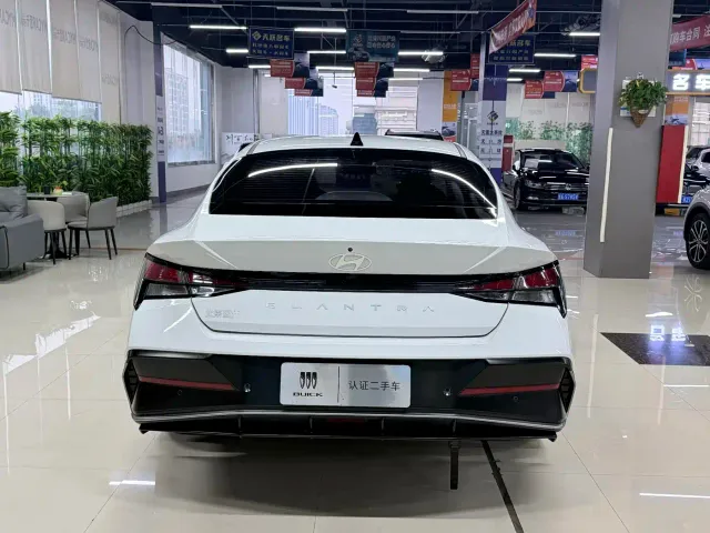 Hyundai Elantra — Фото автомобиля 5