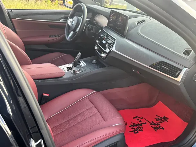BMW 5 Series — Фото автомобиля 11