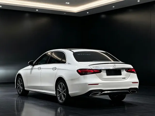 Mercedes-Benz E-Class — Фото автомобиля 6