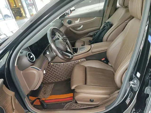 Mercedes-Benz E-Class — Фото автомобиля 14
