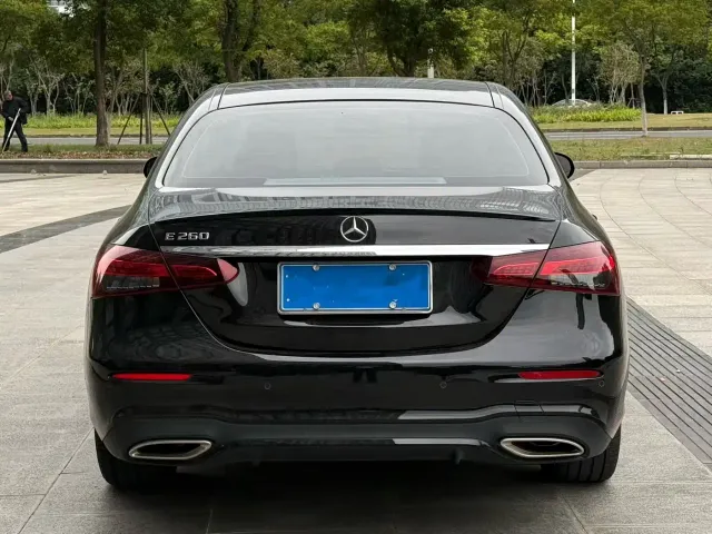 Mercedes-Benz E-Class — Фото автомобиля 8