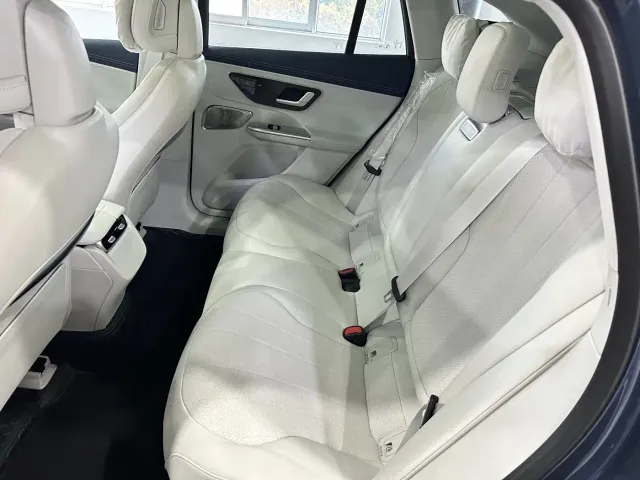 Mercedes-Benz EQE SUV — Фото автомобиля 16