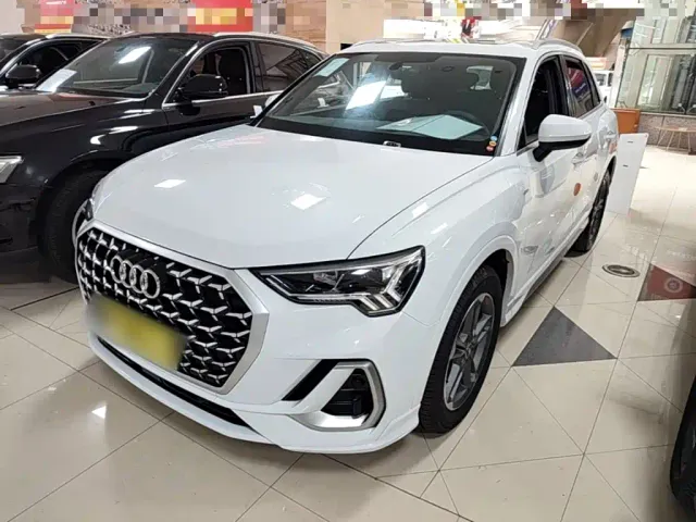 Фотография автомобиля — Audi Q3