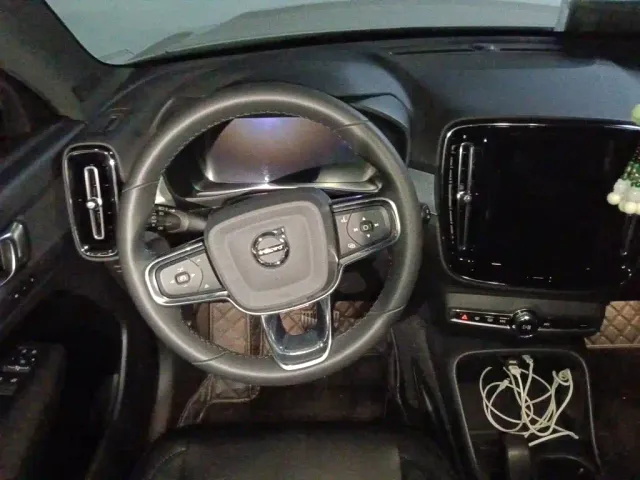Volvo XC40 — Фото автомобиля 11
