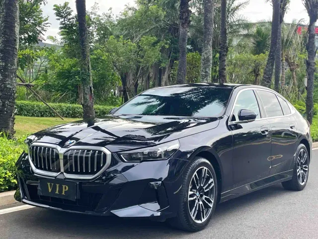 Фотография автомобиля — BMW 5 Series