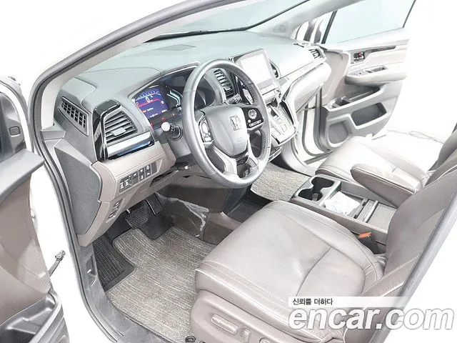 Honda Odyssey — Фото автомобиля 10