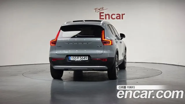 Вольво XC40 B4 Ultra Bright — Фото автомобиля 4