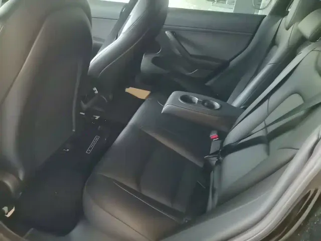 Tesla Model 3 — Фото автомобиля 16