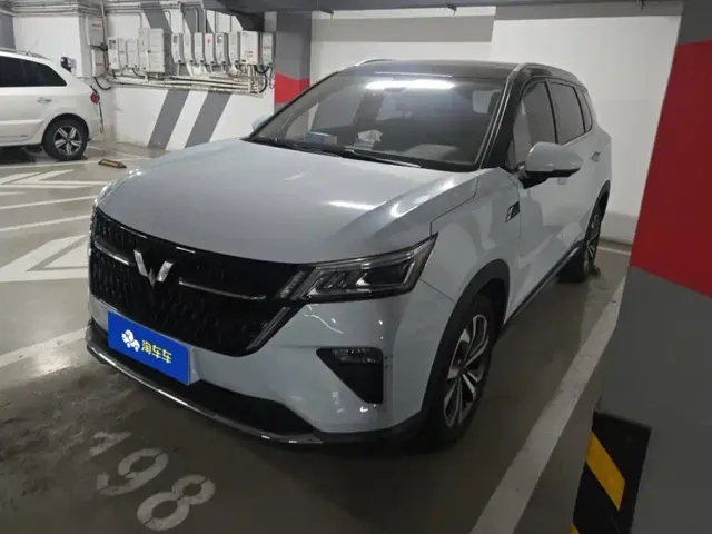 Фотография автомобиля — Wuling Asta