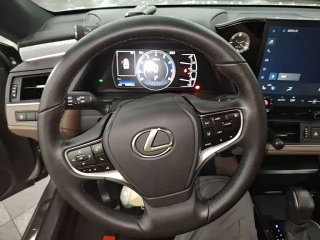 Lexus ES — Фото автомобиля 10