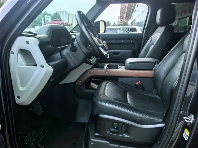 Land Rover Defender — Фото автомобиля 3