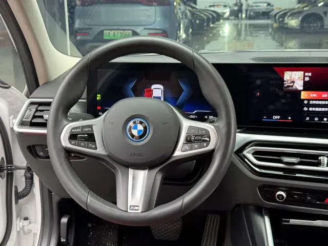 BMW i3 — Фото автомобиля 14