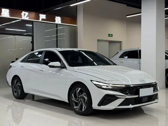 Hyundai Elantra — Фото автомобиля 3