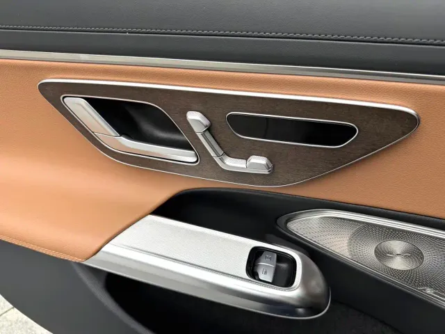 Mercedes-Benz E-Class — Фото автомобиля 8