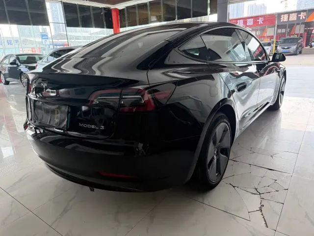 Tesla Model 3 — Фото автомобиля 9