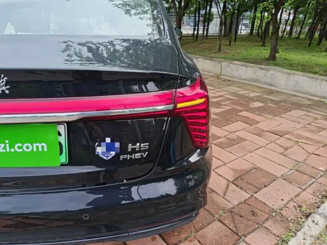 Hongqi H5 PHEV — Фото автомобиля 7