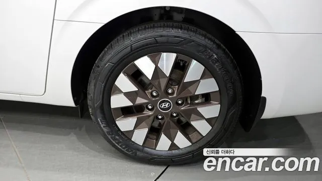 Hyundai Staria Staria 4WD Lounge 7 мест — Фото автомобиля 5