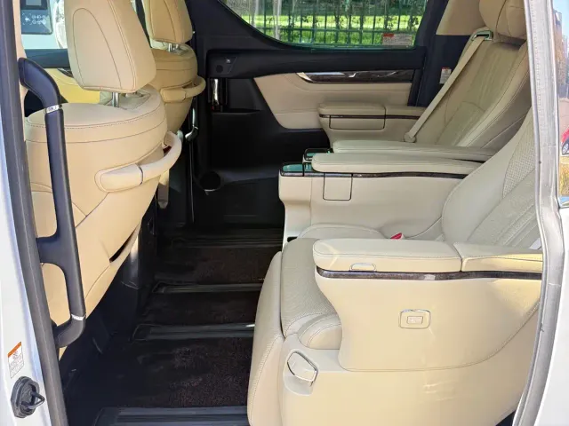 Toyota Vellfire — Фото автомобиля 6