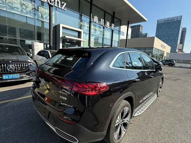 Mercedes-Benz EQE SUV — Фото автомобиля 8