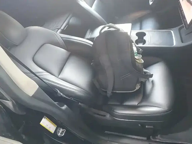 Tesla Model Y — Фото автомобиля 24