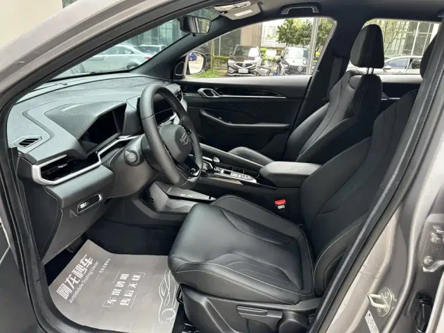 Geely Binyue — Фото автомобиля 9