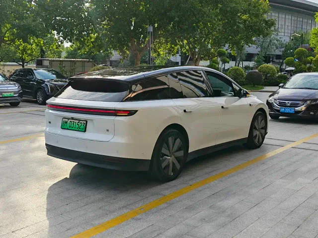 Li Auto i6 — Фото автомобиля 9