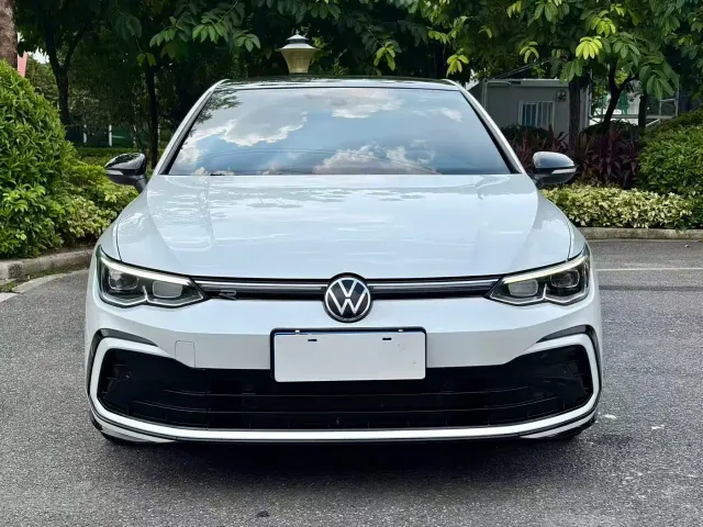 Volkswagen Golf — Фото автомобиля 2