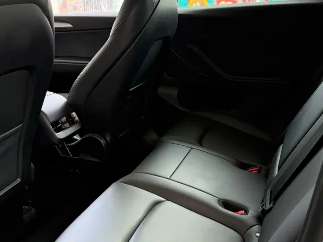 Tesla Model Y — Фото автомобиля 7