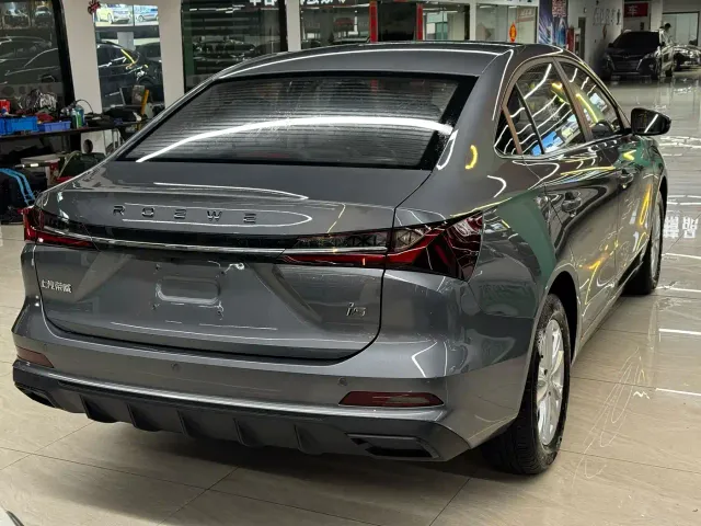 Roewe i5 — Фото автомобиля 9