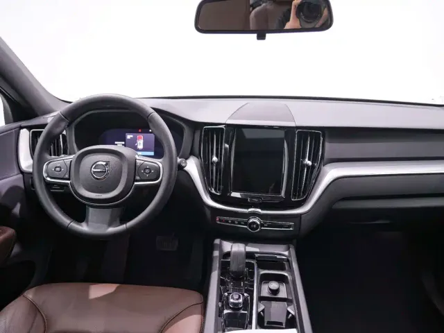 Volvo XC60 — Фото автомобиля 9