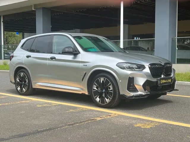 BMW iX3 — Фото автомобиля 3