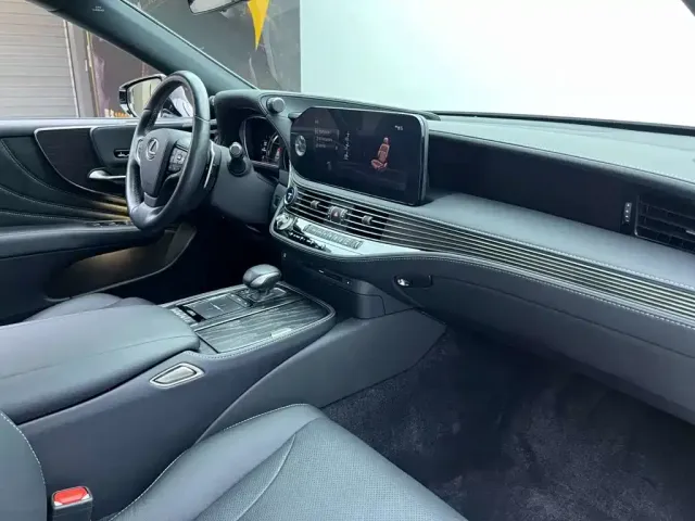 Lexus LS — Фото автомобиля 21