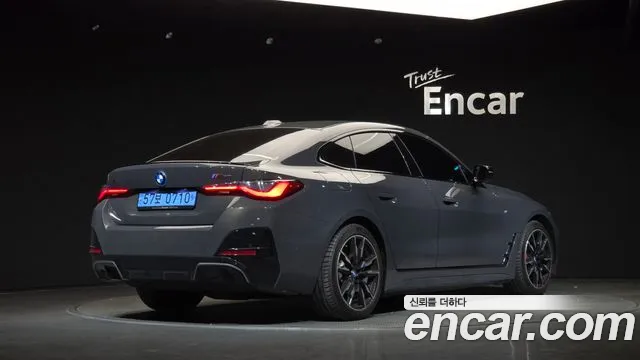 BMW i4 — Фото автомобиля 2