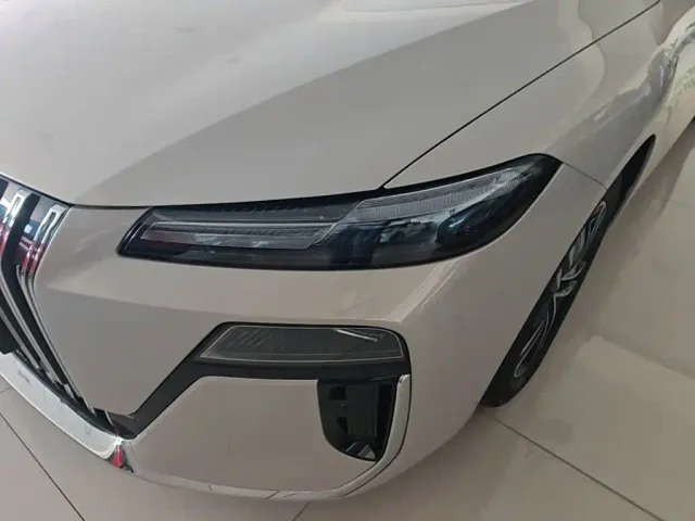 Roewe M7 DMH — Фото автомобиля 23