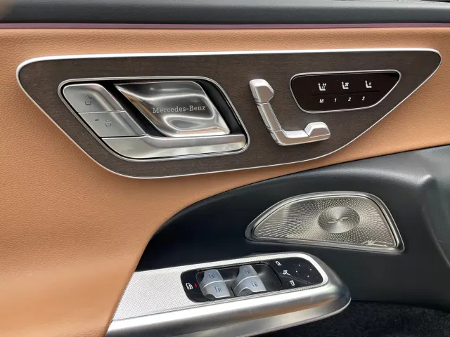 Mercedes-Benz E-Class — Фото автомобиля 4