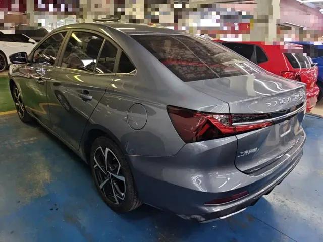 Roewe i5 — Фото автомобиля 4