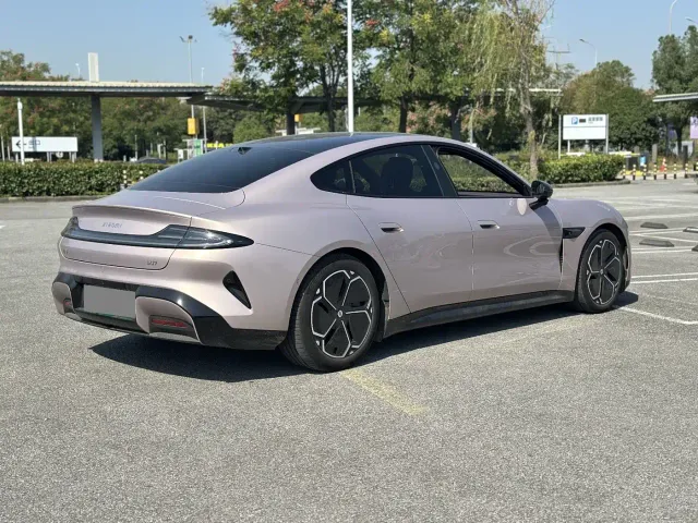 Xiaomi SU7 — Фото автомобиля 3